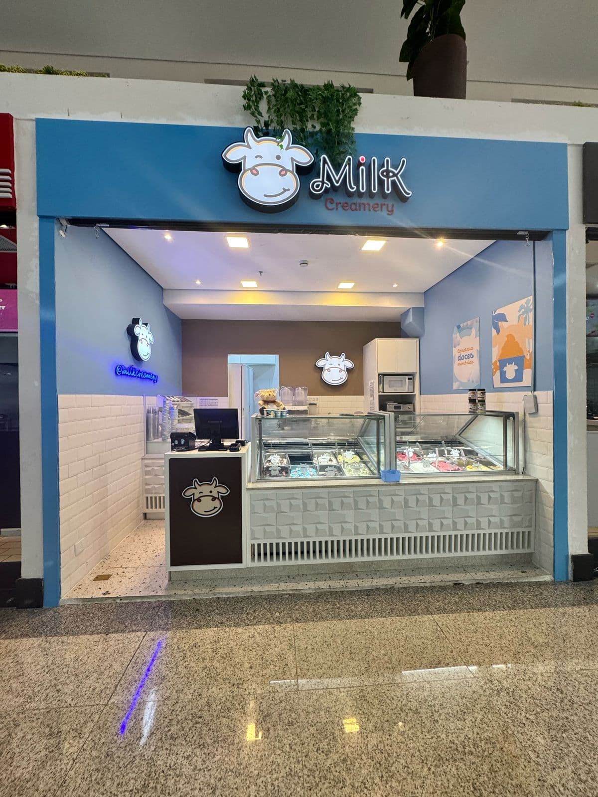 MILK CREAMERY GELATOS